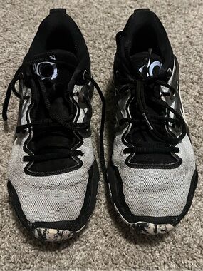 Nike Black and White Casual Sneakers